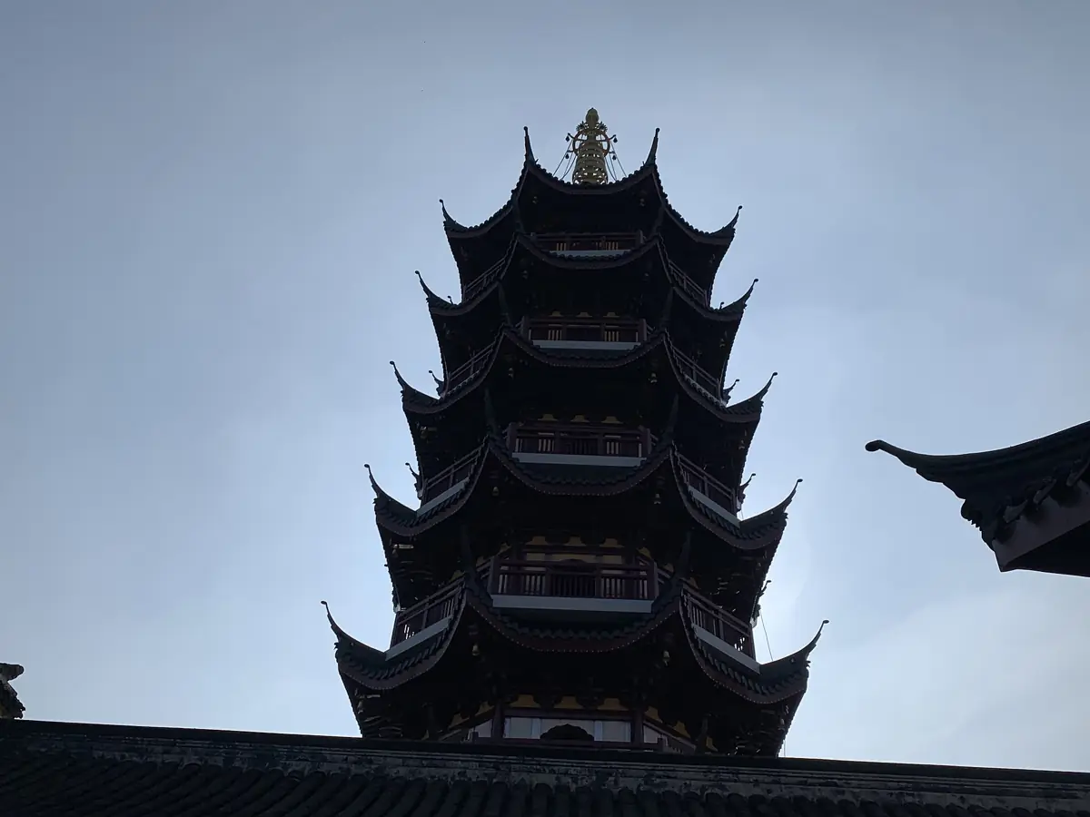 The multi-storey Yaoshi pagoda of Jiming Temple against the sky
